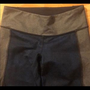 Lululemon blue denim/blue crop leggings. Size 6.